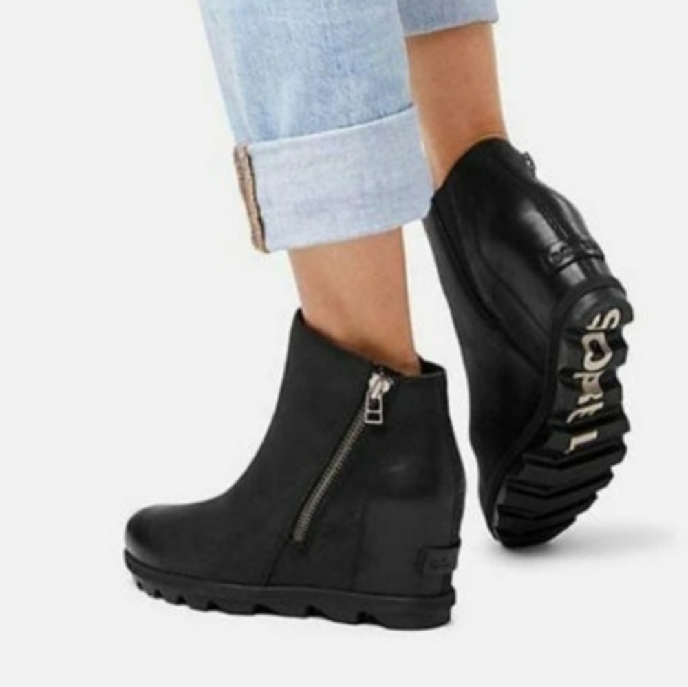 Sorel Joan of Arctic Wedge Chelsea Boots 9